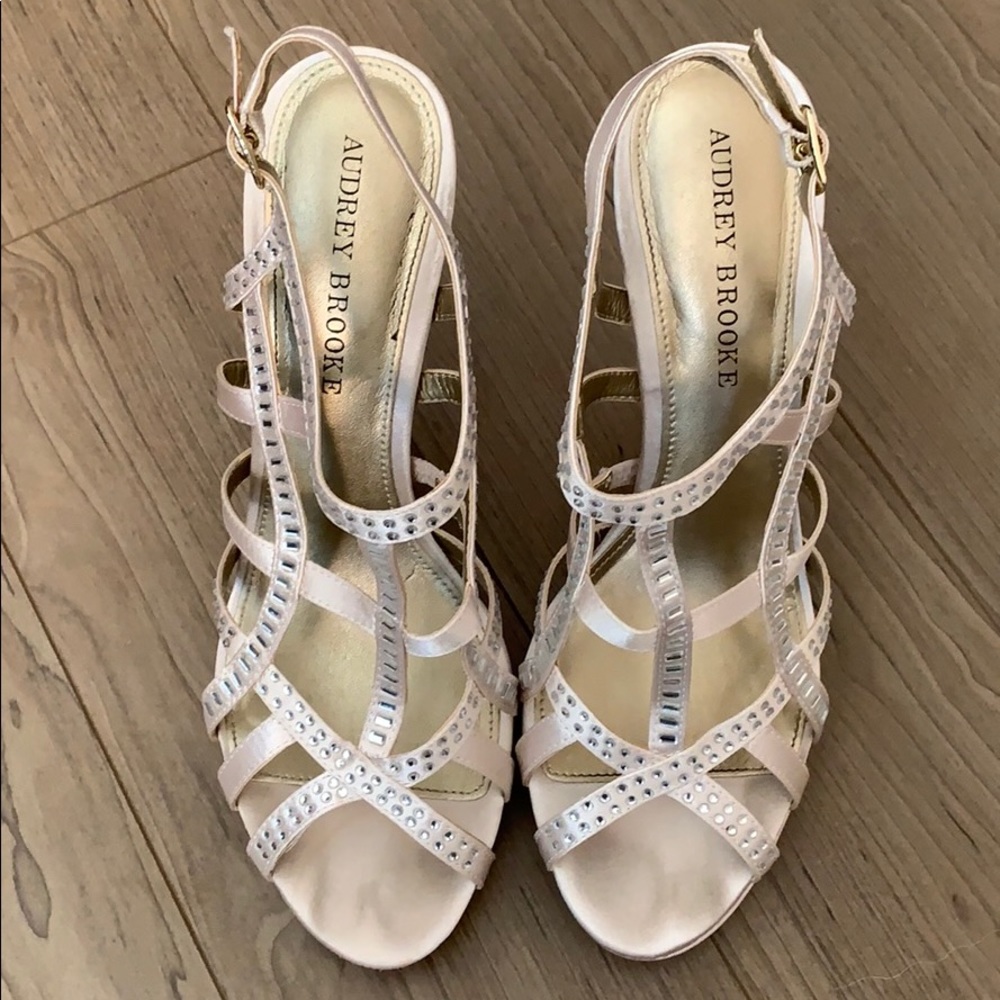 Audrey Brooke Ab Elisa Beige Champagne Size 8.